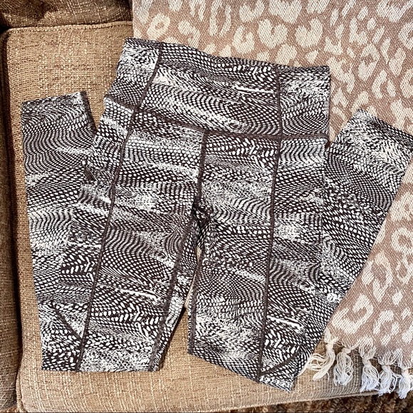 Lululemon Fast & Free 7/8 Tight II *Nulux 25" - Picture 5 of 10